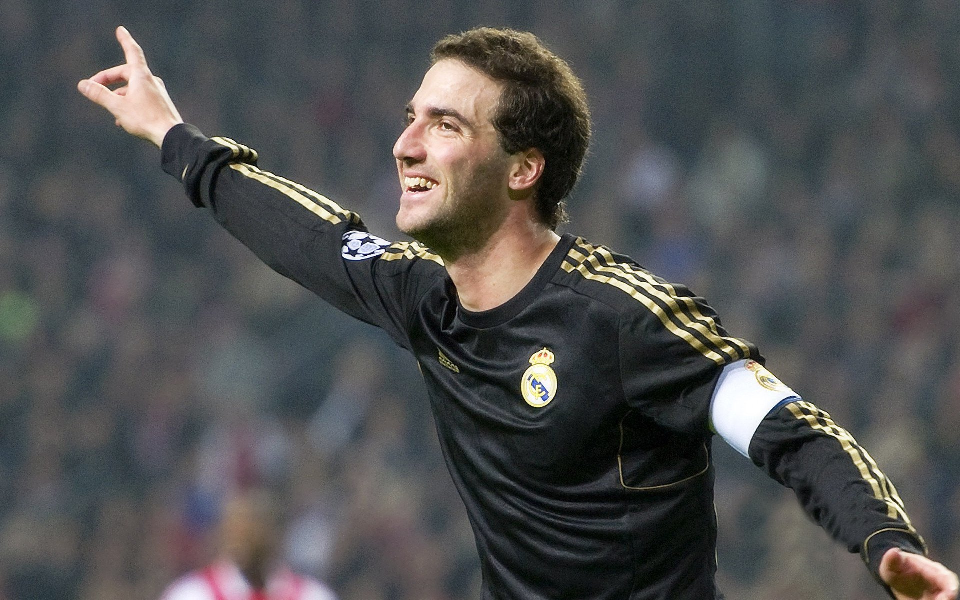 英超激战:曼城主场4-2逆转阿森纳,冠军悬念再度拉开,曼城英超稳了